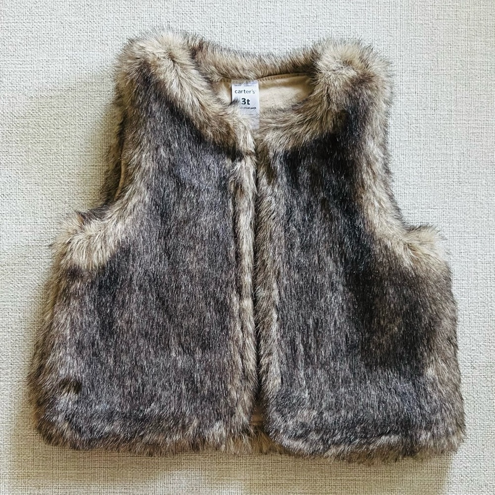 Carter’s Girls Faux Fur Vest/ Size 3T